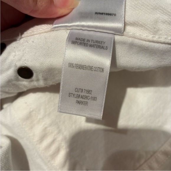 NWT Agolde Parker Vintage Cut Off Denim Shorts in Dough White Size 32 - Picture 13 of 14